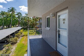 5515 Rattlesnake Hammock Rd in Naples, FL - Building Photo - Building Photo