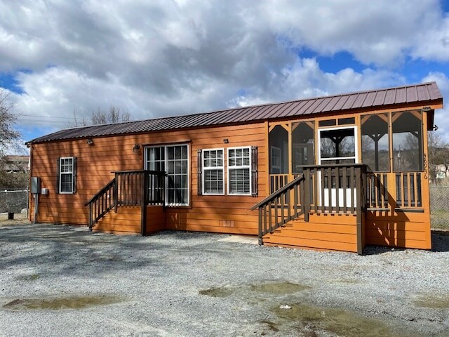 48936 River Park Rd in Oakhurst, CA - Building Photo