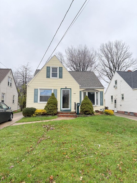 1037 Lloyd Rd in Wickliffe, OH - Building Photo