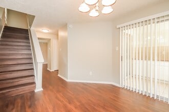9411 Spindlewood Dr in Houston, TX - Foto de edificio - Building Photo