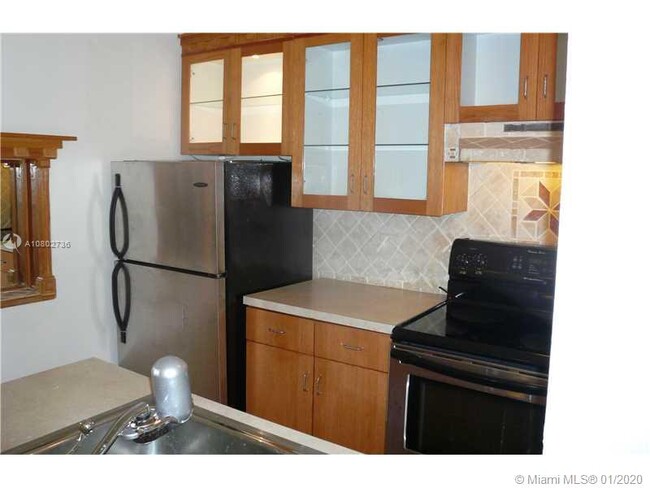 536 14th St-Unit -102 in Miami Beach, FL - Building Photo - Building Photo