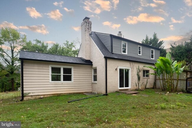 9211 Bells Mill Rd in Potomac, MD - Building Photo - Building Photo