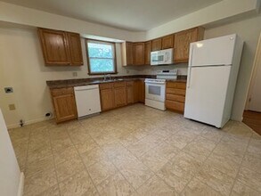 1003 E McHenry St in Urbana, IL - Building Photo - Building Photo