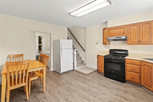 76 Elm Ave in Glen Cove, NY - Building Photo - Building Photo
