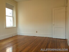 1334 Commonwealth Ave, Unit 26 in Boston, MA - Foto de edificio - Building Photo