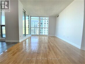 225 Sherway Gardens Rd in Toronto, ON - Building Photo - Building Photo