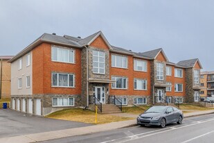 3742 Le Carrefour Boul in Laval, QC - Building Photo
