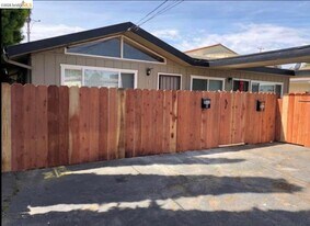 511 W 5th St in Antioch, CA - Building Photo