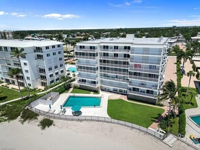 1977 Gulf Shore Blvd N, Unit 202 in Naples, FL - Building Photo - Building Photo