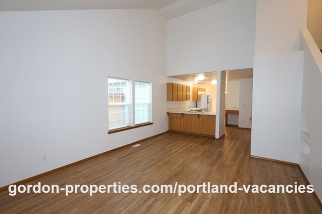 10736 SE Knapp Cir in Portland, OR - Building Photo - Building Photo