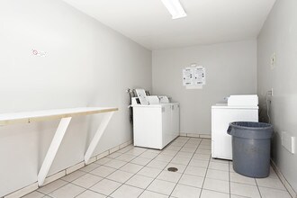 Adelaide Pines in Concord, CA - Foto de edificio - Interior Photo