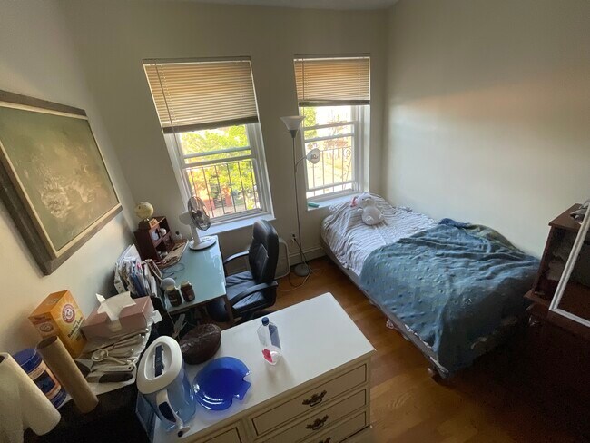 61 S Huntington Ave, Unit 3 in Boston, MA - Foto de edificio - Building Photo