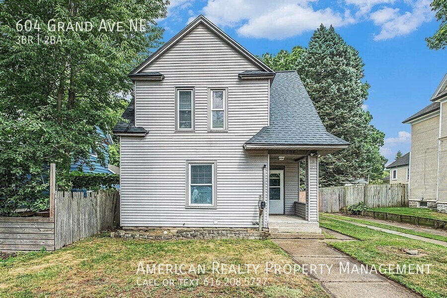 604 Grand Ave NE in Grand Rapids, MI - Building Photo