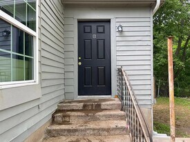 213 E Munson St, Unit B in Denison, TX - Building Photo