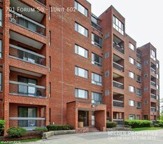 701 Forum Sq in Glenview, IL - Building Photo
