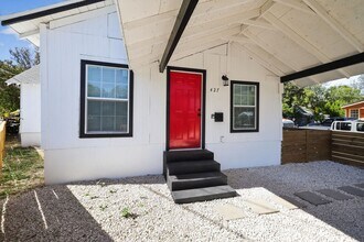 427 Floyd Ave in San Antonio, TX - Foto de edificio - Building Photo
