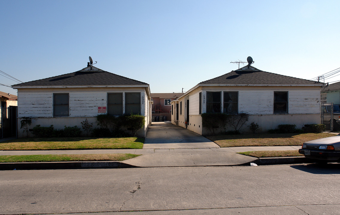 10906 S Grevillea Ave in Inglewood, CA - Building Photo