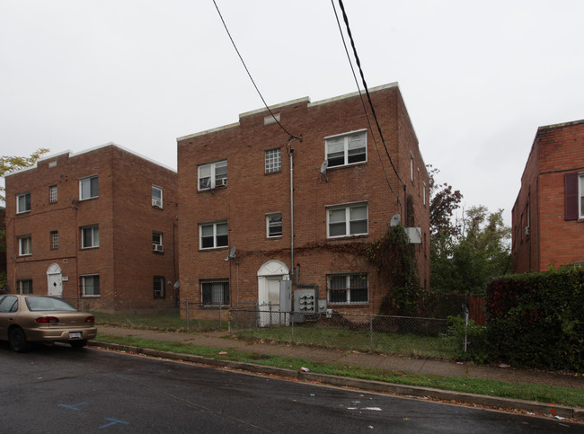 4242 Edson Pl NE in Washington, DC - Foto de edificio - Building Photo