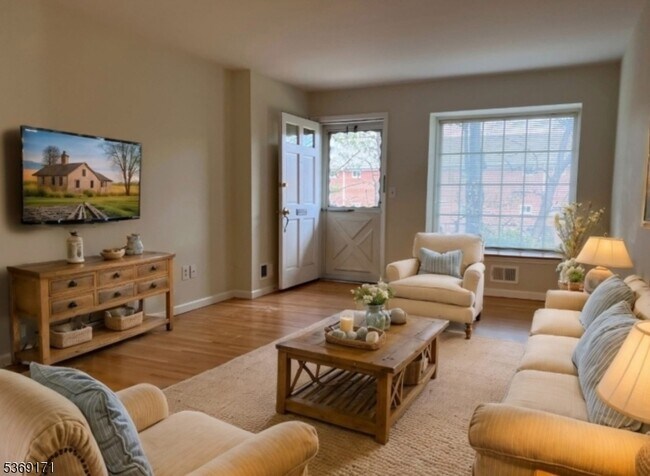17 Briarwood Path in Clark, NJ - Building Photo - Building Photo