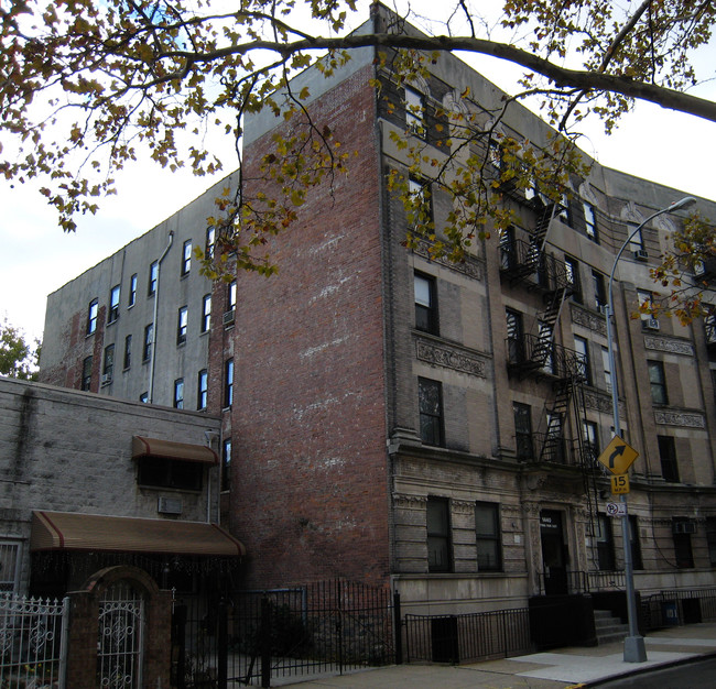 1440 Crotona Park E in Bronx, NY - Building Photo - Building Photo