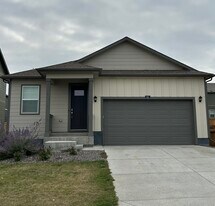 941 Canal W Dr in Brighton, CO - Building Photo