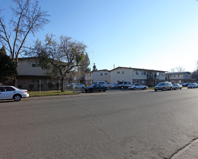 Cordova Court Apartments in Rancho Cordova, CA - Building Photo - Building Photo