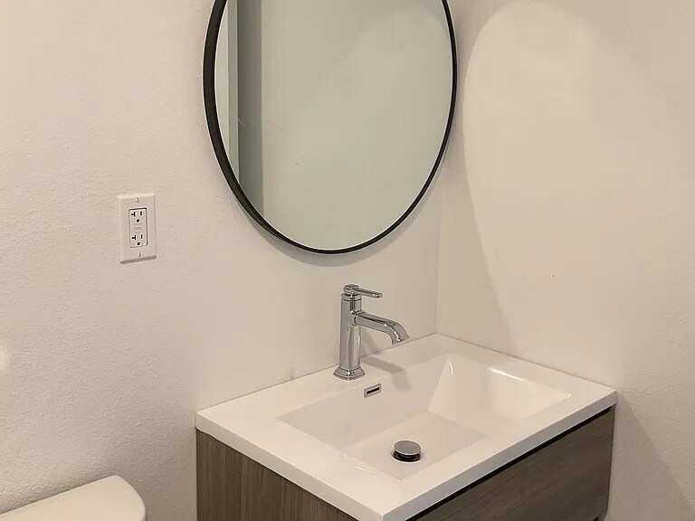 1587 Claremont Pl in Pomona, CA - Building Photo