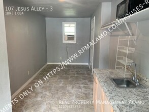 107 Jesus Alley in San Antonio, TX - Building Photo - Building Photo