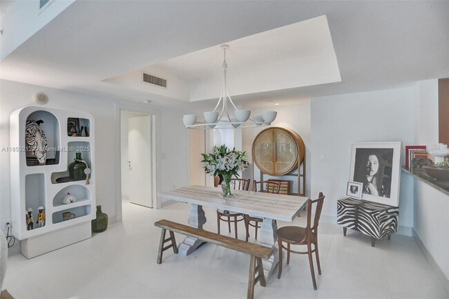 2627 S Bayshore Dr in Miami, FL - Building Photo - Building Photo