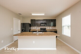 36146 Carriage Pine Ct in Zephyrhills, FL - Building Photo - Building Photo