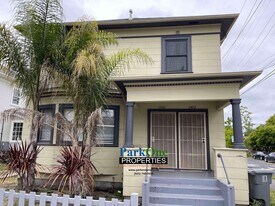 2400 Martin Luther King Jr Way in Berkeley, CA - Building Photo
