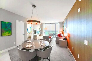 4111 S Ocean Dr in Hollywood, FL - Building Photo