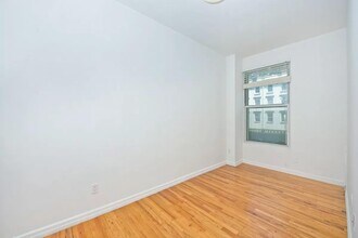 130 Barrow St in New York, NY - Building Photo - Building Photo