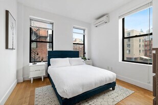 517 W 45th St in New York, NY - Building Photo