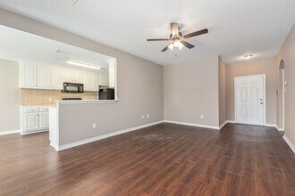 Newly Renovated 3 bed, 2 bath home on cul- in Bryan, TX - Building Photo - Building Photo