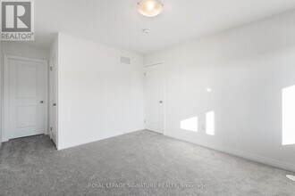 56 Thatcher Dr in Guelph, ON - Building Photo - Building Photo
