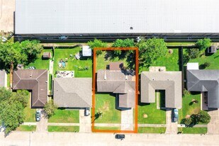 17330 Heritage Bay Dr in Webster, TX - Building Photo