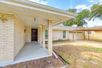 10615 Lands Run St in San Antonio, TX - Building Photo - Building Photo