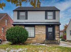 4026 Verona Rd in South Euclid, OH - Building Photo