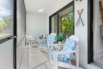 600 Neapolitan Way in Naples, FL - Building Photo - Building Photo