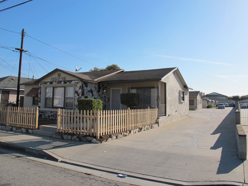 13512 Cerise Ave in Hawthorne, CA - Foto de edificio