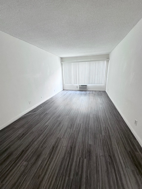 428 Hayworth Ave, Unit 305 in Los Angeles, CA - Building Photo - Building Photo