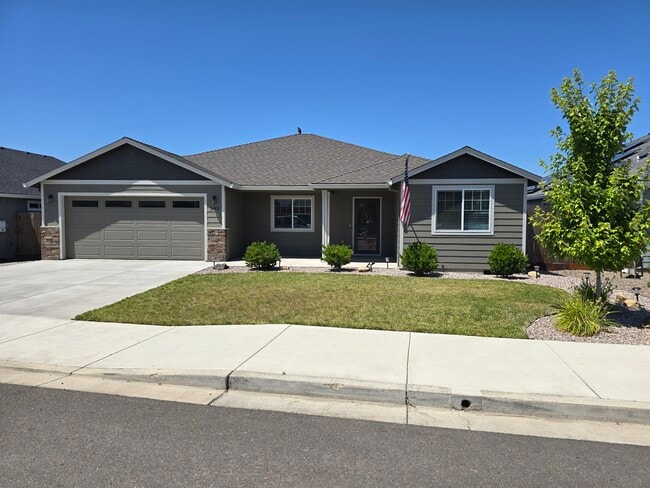 property at 983 Stonewater Dr