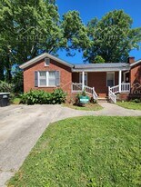 105 Woodrow St in Belton, SC - Building Photo