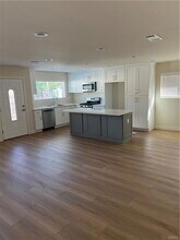 11251 Kewen Ave in San Fernando, CA - Building Photo - Building Photo