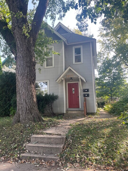 3921 E 26th St in Minneapolis, MN - Building Photo