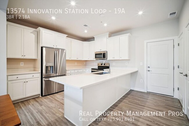 13574 Innovation Station Lp in Herndon, VA - Building Photo - Building Photo