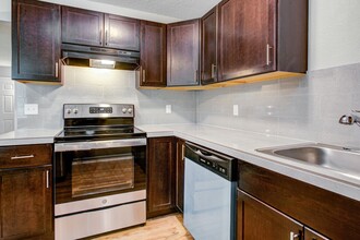 Oak Grove Terraces in Milwaukie, OR - Building Photo - Interior Photo