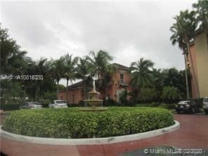8290 Lake Dr in Doral, FL - Foto de edificio - Building Photo
