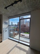 216 W Chicago Ave in Chicago, IL - Building Photo - Building Photo
